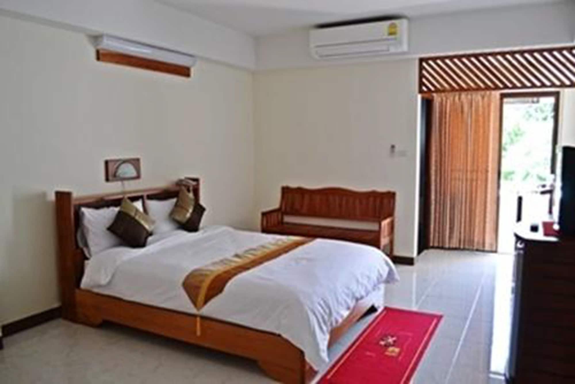 Riverfront Hotel Mukdahan Exterior foto